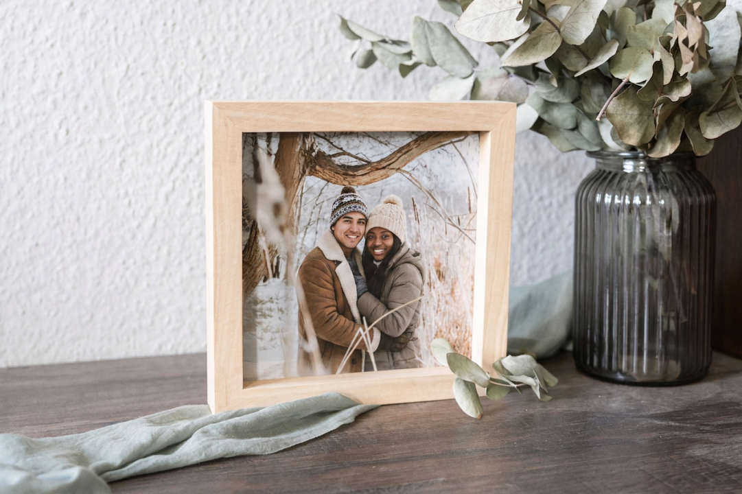 Holzbild mit hochwertigem Fotodruck im massiven Eschenholzrahmen – personalisiertes Geschenk und Dekoration, Gesamtansicht